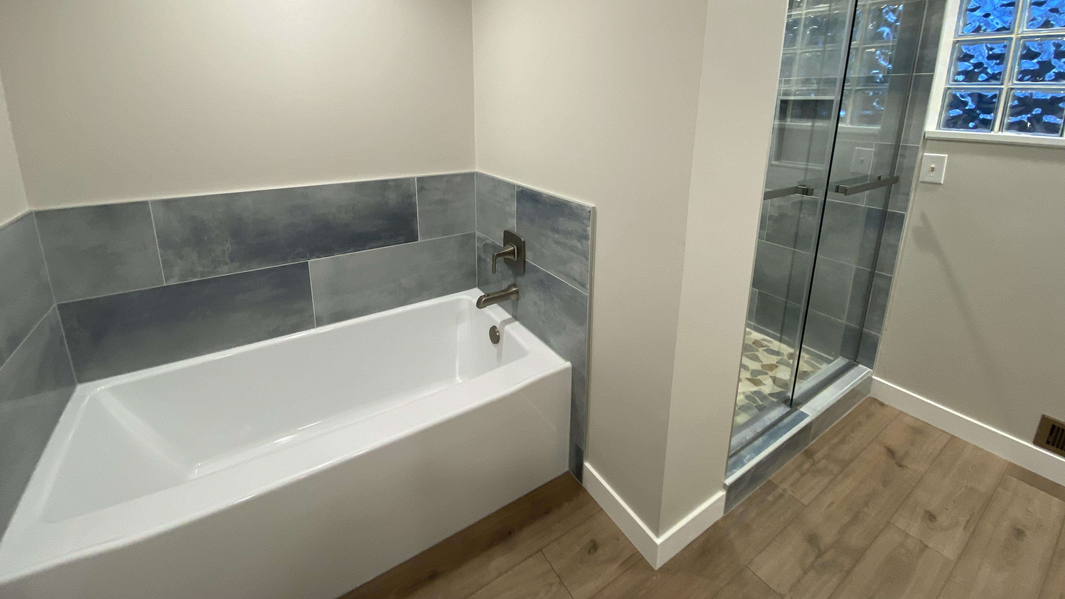 Large 10X12 bathroom - Acrylic alcove tub with Delta faucet